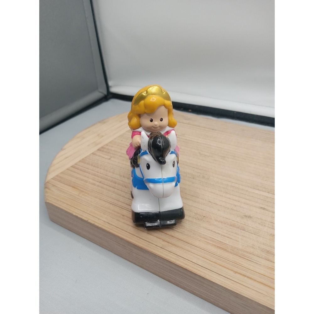 Fisher Price Little People Disney Princess Aurora Sleeping Beauty Klip Klop
